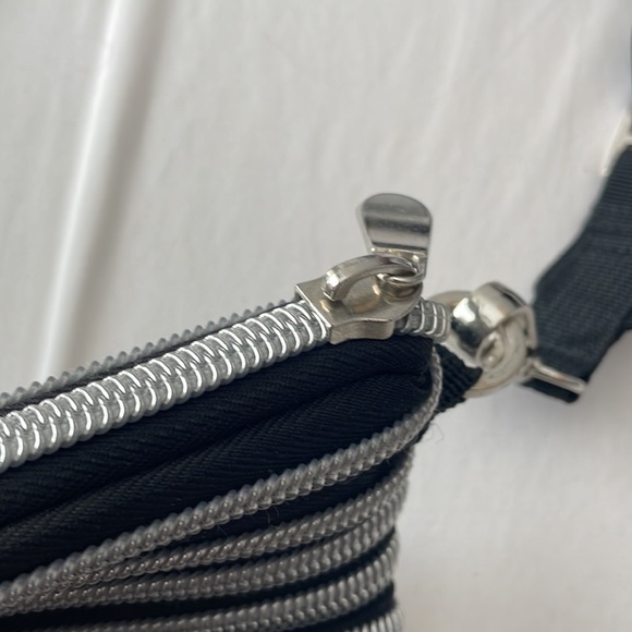 Black BAM bag. Black and silver. - Picture 8 of 8